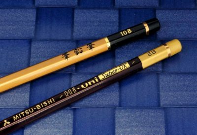 筆鉛筆とHi-uni Super-DX